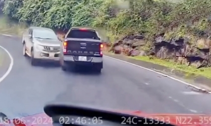 Mức phạt ô tô đi không đúng phần đường hoặc làn đường